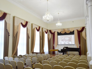 В Государственном музее истории литературы, искусства и культуры Алтая обновили Белый зал