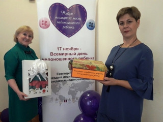 «Серебряные» волонтеры в Алтайском крае провели акцию, приуроченную ко Всемирному дню недоношенного ребенка