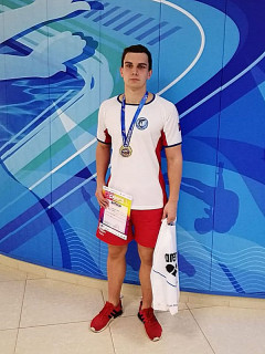 Алтайский пловец завоевал золото на соревнованиях «Резерв России»