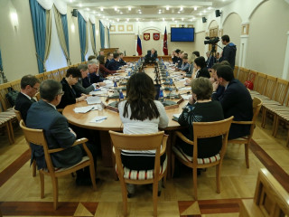 Губернатор Алтайского края Виктор Томенко поручил усилить темпы очистки дорог от снега в праздничные дни