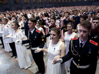 Алтайские кадеты посетили международный благотворительный бал