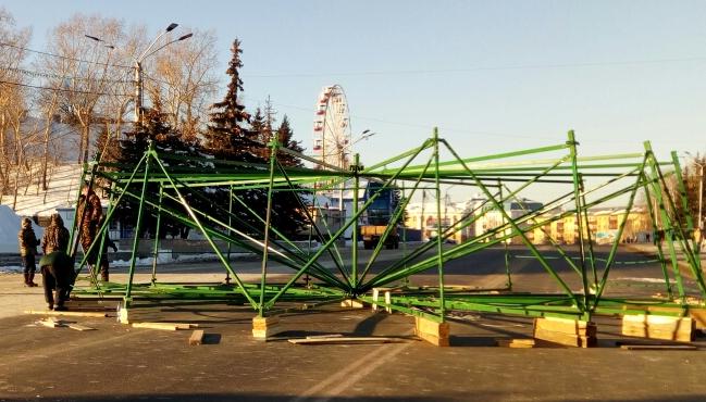 В Барнауле начали строительство новогоднего городка