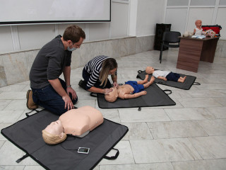 Более 70 педагогов Алтайского края прошли обучение оказанию первой медицинской помощи