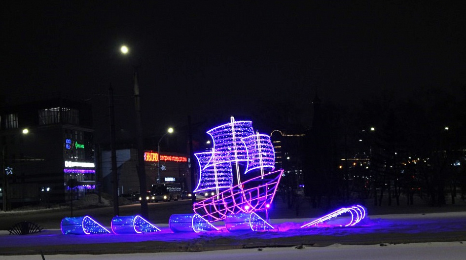 Улицы Барнаула украсили к Новому году
