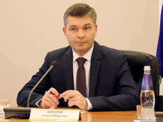 Около 300 новогодних представлений покажут театры Алтайского края