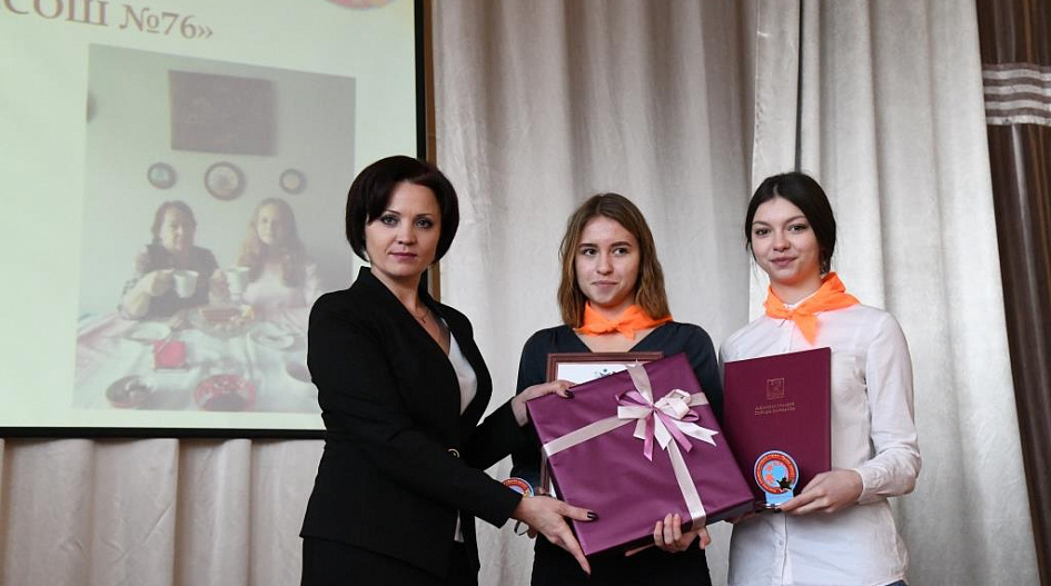 Победителей и участников конкурса волонтерских отрядов «Прояви заботу!» чествовали в Барнауле