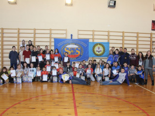 В Алтайском крае в зимней школе занимались 19 команд юных спасателей