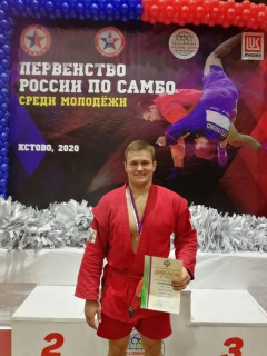Алтайский спортсмен завоевал бронзу на молодежном первенстве России по самбо
