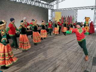 Тысячи блинов и веселые развлечения готовят для гостей фестиваля «Сибирская Масленица» в Алтайском крае