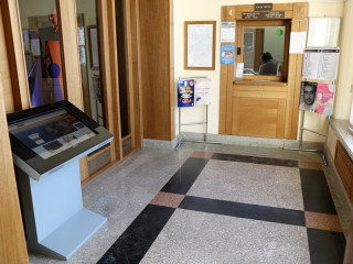 Интерактивный информационный терминал установили в Молодежном театре Алтая