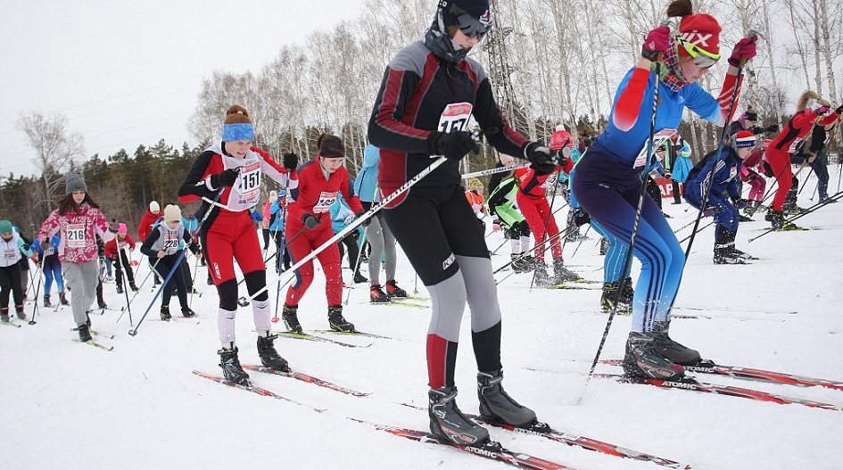 Около четырех тысяч человек стали участниками массовых лыжных соревнований в Барнауле
