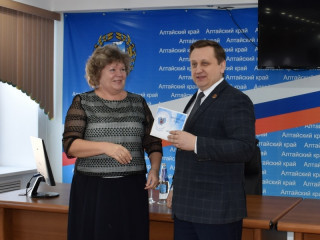 Новые школьные автобусы отправились в районы Алтайского края