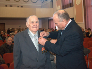 Жителям Новичихинского района Алтайского края вручили медали в честь 75-летия Победы в Великой Отечественной войне