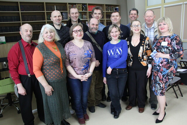 Значение стихотерапии для людей с инвалидностью обсудили на занятии литературной студии в Барнауле