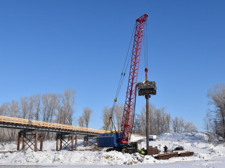 Мост протяженностью более 170 метров реконструируют в Кытмановском районе Алтайского края
