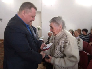 В Алтайском крае вручают юбилейные медали «75 лет Победы в Великой Отечественной войне 1941 – 1945 годов»