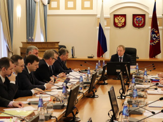 Губернатор Виктор Томенко поручил организовать в Алтайском крае работу единой горячей линии по вопросам профилактики распространения коронавируса