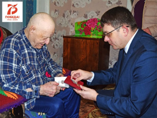 В Залесовском районе Алтайского края вручили первую юбилейную медаль «75 лет Победы в Великой Отечественной войне 1941 – 1945 гг.»