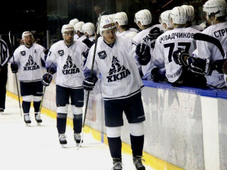 Алтайские хоккеисты вышли в полуфинал первенства Высшей лиги