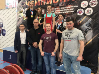 Алтайские атлеты завоевали девять медалей на чемпионате Сибири по пауэрлифтингу в двух дисциплинах