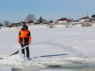 Проводя противозаморные мероприятия, алтайское рыбозаводческое предприятие сохраняет биопотенциал озера