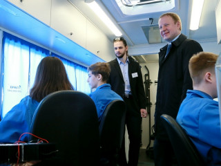 Губернатор Алтайского края Виктор Томенко дал старт работе первого мобильного технопарка