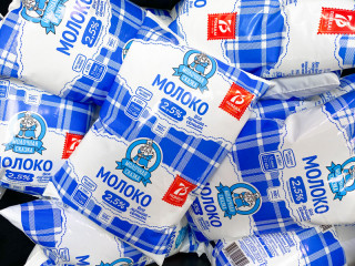 Алтайские предприятия молочной отрасли выпускают продукцию с праздничной символикой ко Дню Победы