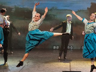 Артисты Государственного молодежного ансамбля песни и танца Алтая проводят видеоуроки для участников детских коллективов