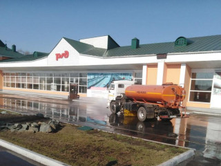 На крупнейших железнодорожных вокзалах Алтайского края провели дезинфекцию перронов