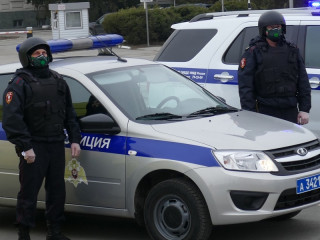 Сотрудники Управления Росгвардии по Алтайскому краю обеспечивают безопасность и общественный порядок в зонах, прилегающих к аэропортам и медучреждениям