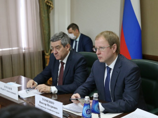Губернатор Алтайского края Виктор Томенко принял участие в совещании с главами регионов Сибири по вопросам недопущения распространения коронавирусной инфекции