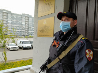 В Алтайском крае росгвардейцы поддержали патриотическую акцию «Георгиевская ленточка»