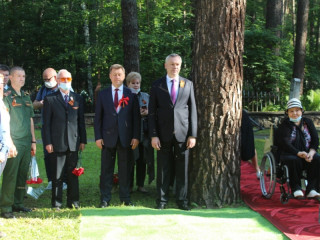 В Новосибирске открыли памятник Герою Советского Союза Дмитрию Бакурову, уроженцу Алтайского края