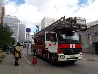 По поручению Губернатора Виктора Томенко в Барнауле обустраивают придомовые площадки для автомобилей экстренных служб