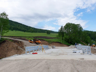 В Солонешенском районе Алтайского края продолжается реконструкция автодороги