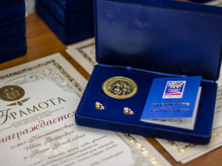 31 супружескую пару в Алтайском крае наградили медалью «За любовь и верность»