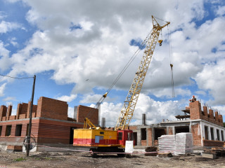 В селе Ая Алтайского края продолжается строительство детских яслей-сада на 140 мест