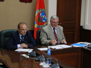 Пострадавшим от засухи сельхозпредприятиям Алтайского края будет оказана государственная поддержка на сумму около 300 миллионов рублей