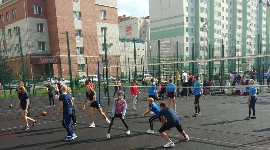 В Барнауле дети и подростки приняли участие в спартакиаде «Спортивный двор-здоровый двор»
