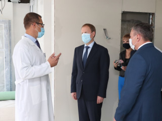 Губернатор Алтайского края оценил ход капитального ремонта Центральной городской больницы Заринска