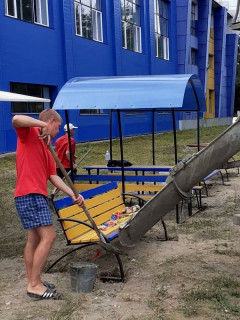 В алтайском наукограде тренеры спортивной школы «Заря» благоустроили прилегающую территорию