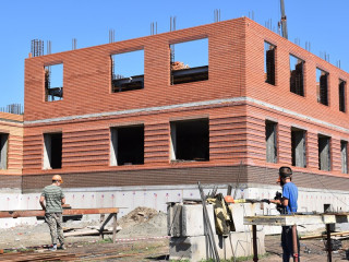 По нацпроекту «Демография» в Целинном районе Алтайского края строят детский сад на 140 мест