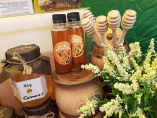 Представители более 30 муниципалитетов Алтайского края участвуют в ярмарке меда в Барнауле