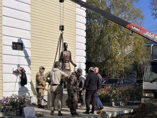 В память об учителях-фронтовиках в Алтайском крае откроют скульптурную группу