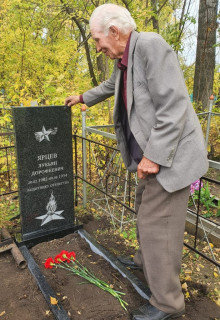 В Петропавловском районе Алтайского края заменили надгробие и плиту на могиле солдата Великой Отечественной войны