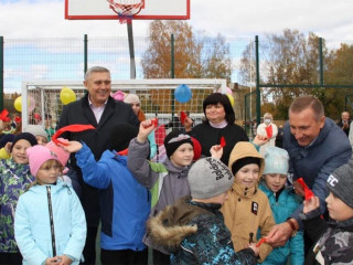 Спортивную универсальную площадку открыли в Тальменском районе Алтайского края