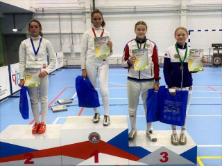 Алтайские спортсмены завоевали бронзовые награды на межрегиональном турнире по фехтованию памяти Владимира Никифорова