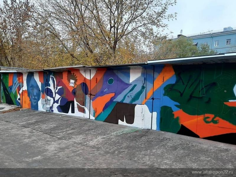Молодые художники Барнаула реализовали творческий проект в рамках фестиваля уличного искусства «Ближе»