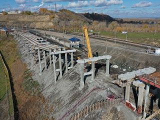 На коммунальном мосту в Барнауле выполнили более половины запланированных работ