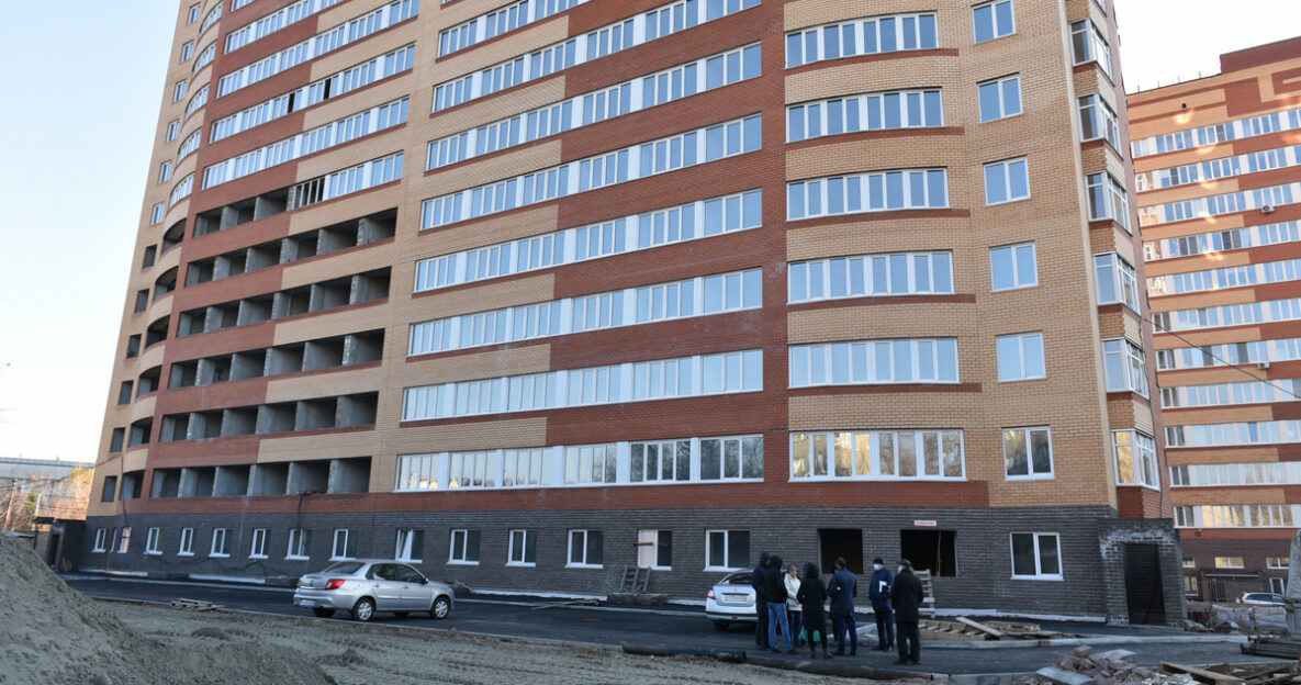 Максим Полежаев проверил строительство многоквартирного жилого дома по пр-кту Ленина,195а
